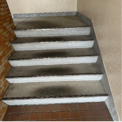 通路、階段の掃き清掃